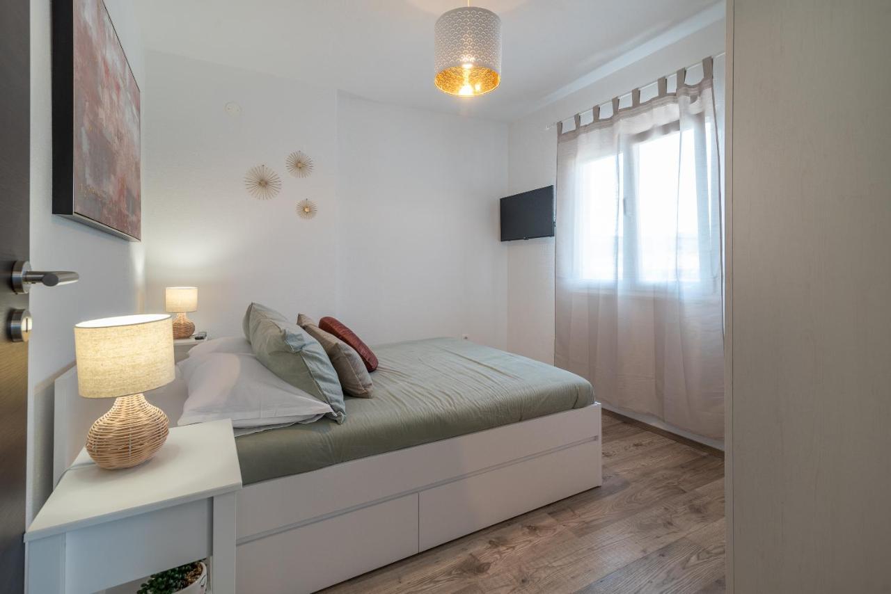 Beach Apartman Marela Слатине Экстерьер фото