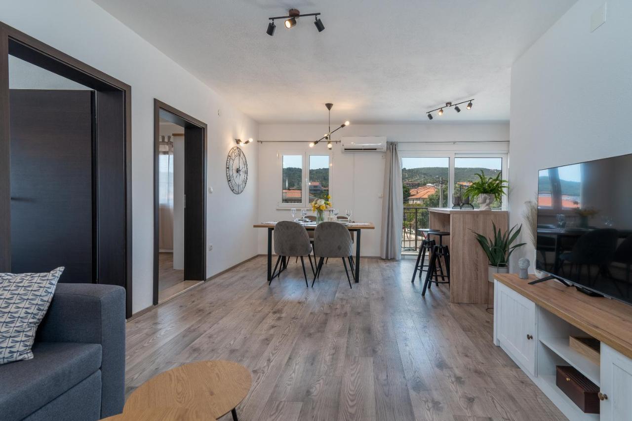Beach Apartman Marela Слатине Экстерьер фото