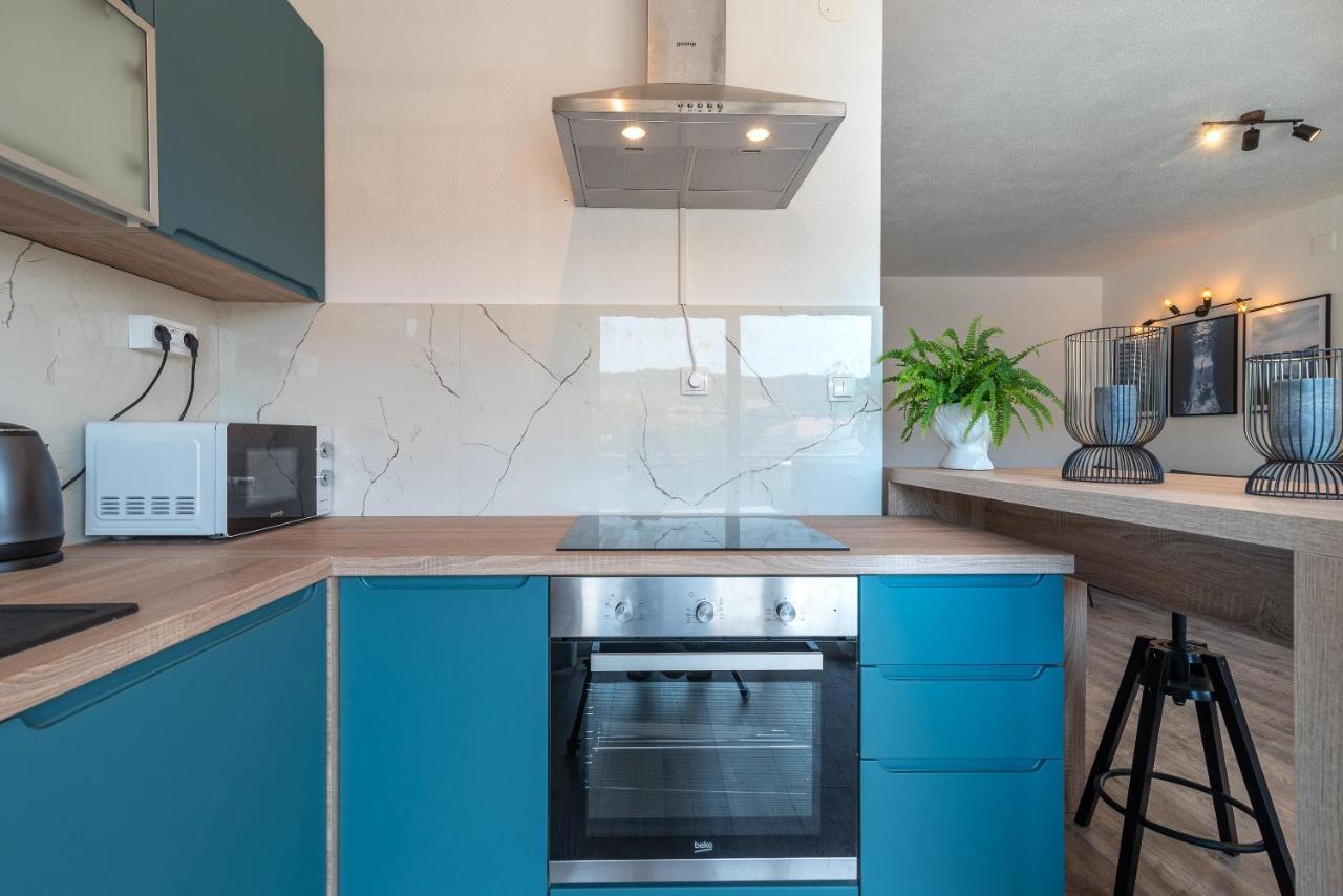 Beach Apartman Marela Слатине Экстерьер фото